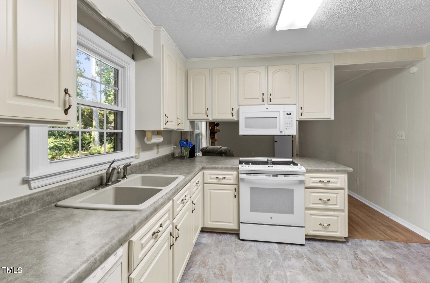6401 Wrenwood Avenue Raleigh, NC 27607 - Photo 10 of 32 Screenshot 2024-06-12 at 4.59.26 PM