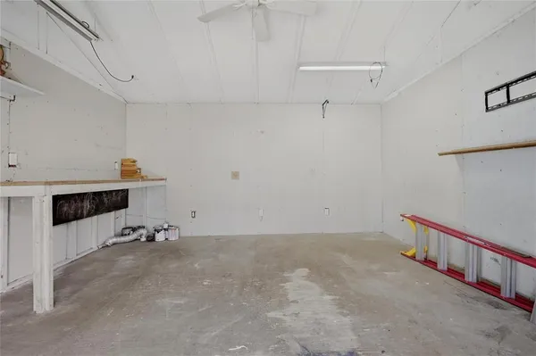 a view of entryway with cabinet