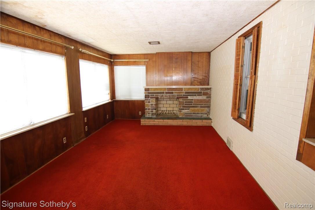 471 Kerby Road Grosse Pointe, MI 48236 - Photo 4 of 18 IMG_3462.jpg