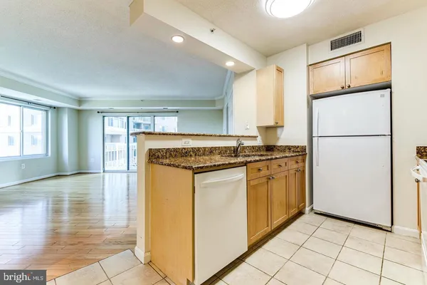 $2,800 | 3101 North Hampton Drive, Unit 412, Alexandria, VA 22302