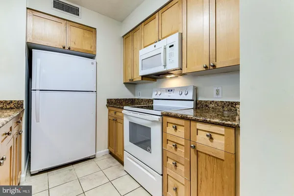 $2,800 | 3101 North Hampton Drive, Unit 412, Alexandria, VA 22302