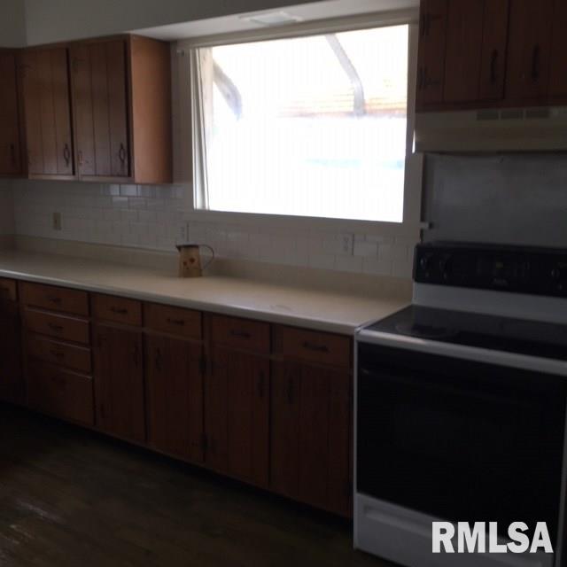 1028 North MacArthur Boulevard Springfield, IL 62702 - Photo 3 of 19 Gallery Image 3