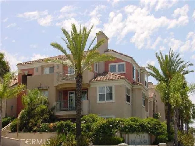 $4,199 | 5142 Warner Avenue, Unit 205, Huntington Beach, CA 92649