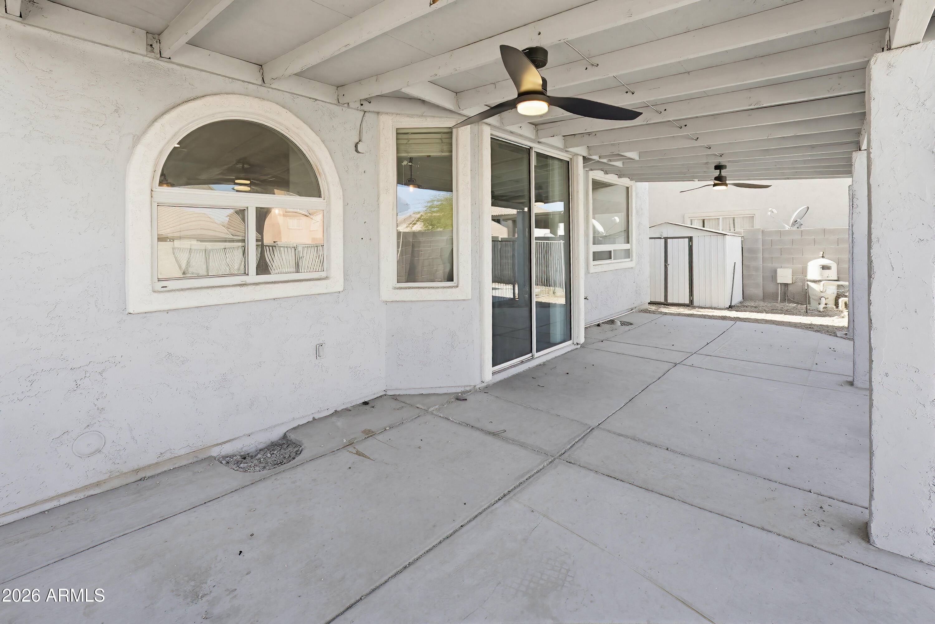 3818 West Carson Road Phoenix, AZ 85041 - Photo 35 of 41 an empty room with windows