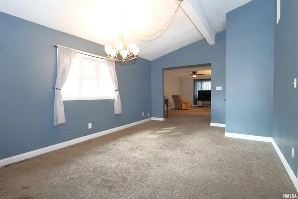 $135,000 | 621 6th Street, Camanche, IA 52730