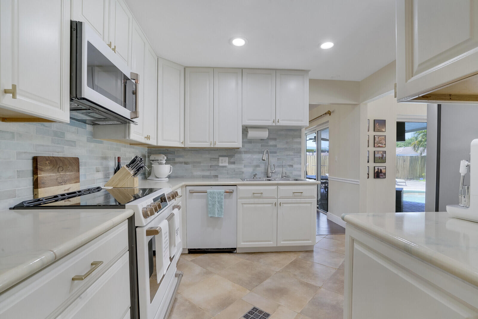 55 Southwest 15th Avenue Boca Raton, FL 33486 - Photo 11 of 39 GE Cafe Appliances