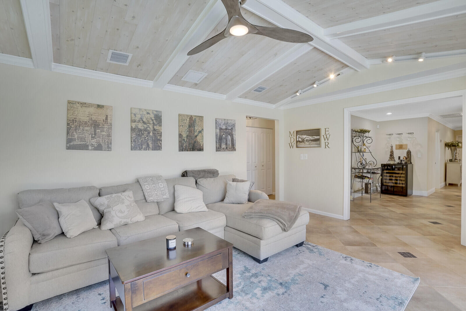 55 Southwest 15th Avenue Boca Raton, FL 33486 - Photo 15 of 39 Vaulted ceiling family room