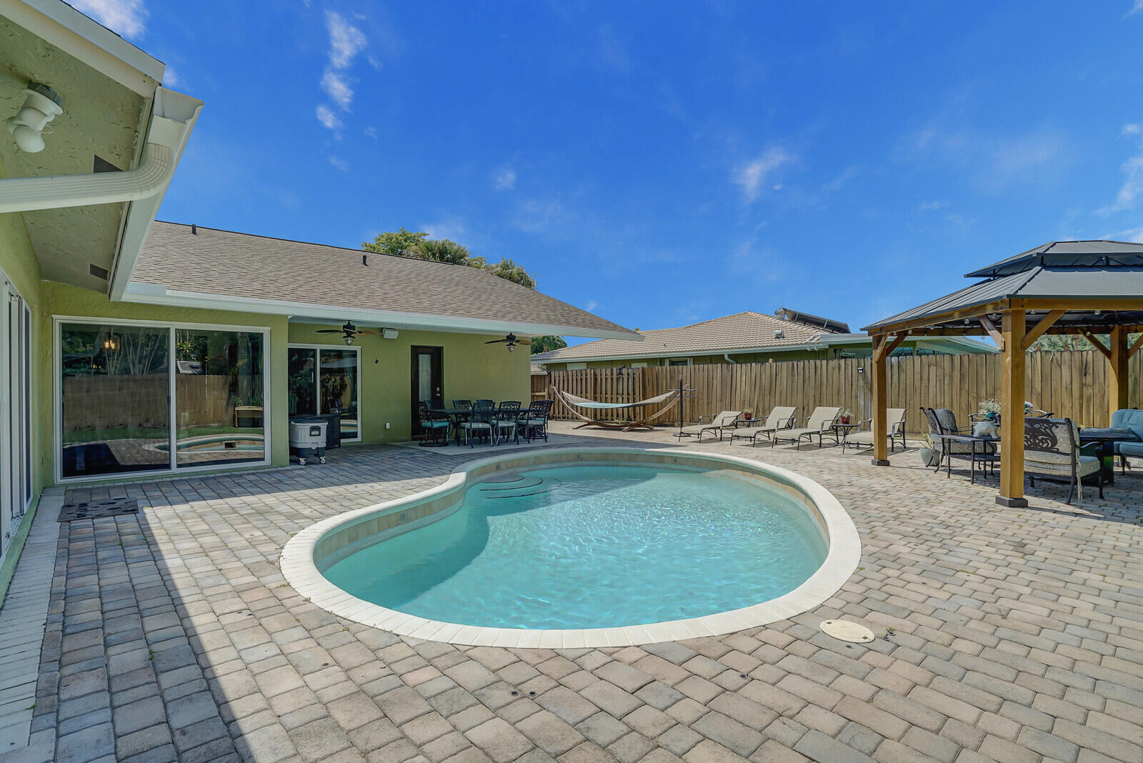 55 Southwest 15th Avenue Boca Raton, FL 33486 - Photo 28 of 39 Salt water pool