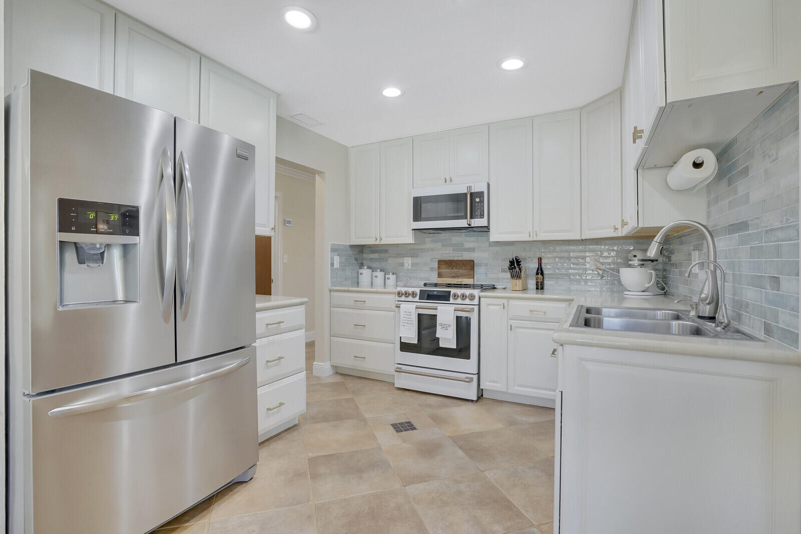 55 Southwest 15th Avenue Boca Raton, FL 33486 - Photo 10 of 39 Kitchen