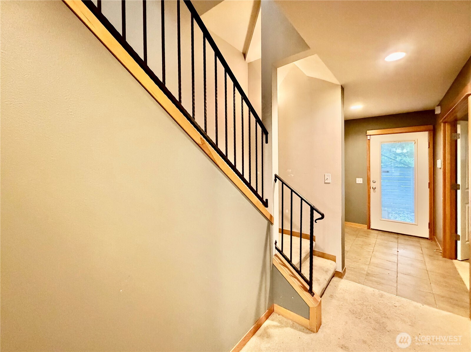 9216 Stone Avenue North, Unit B Seattle, WA 98103 - Photo 28 of 28