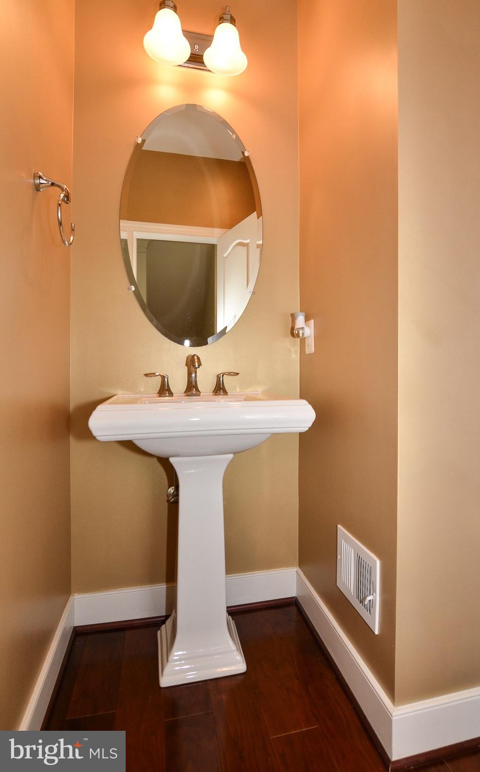 5785 Hunting Creek Road Alexandria, VA 22303 - Photo 11 of 28 Main level powder room