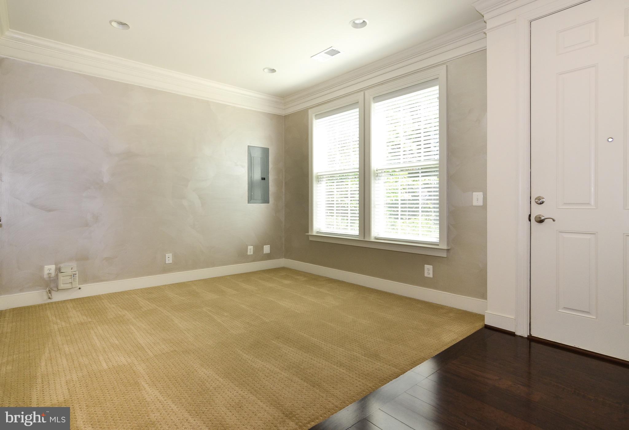 5785 Hunting Creek Road Alexandria, VA 22303 - Photo 22 of 28 Family Room in entry level
