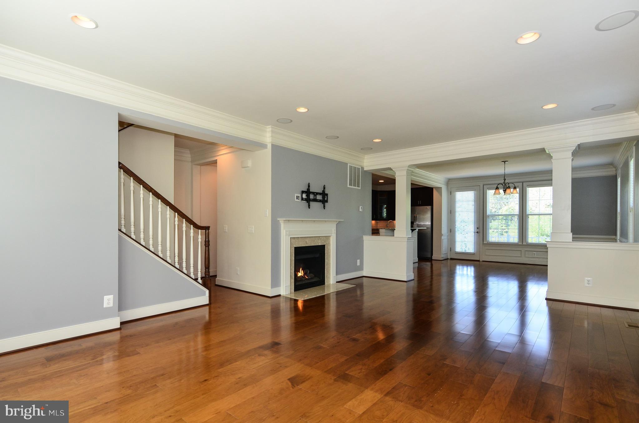 5785 Hunting Creek Road Alexandria, VA 22303 - Photo 4 of 28 Open living space