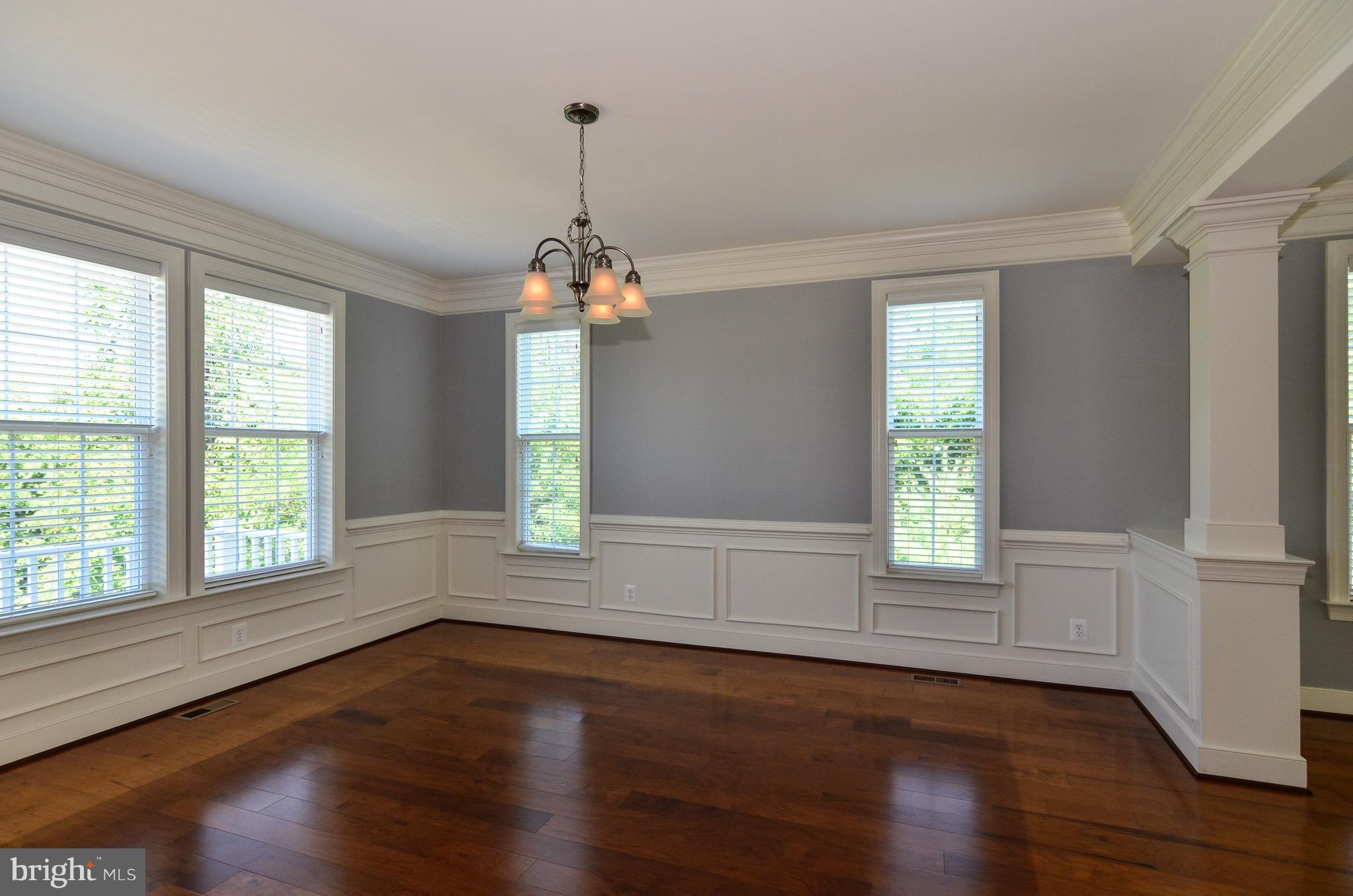 5785 Hunting Creek Road Alexandria, VA 22303 - Photo 6 of 28 Sunlit dining area