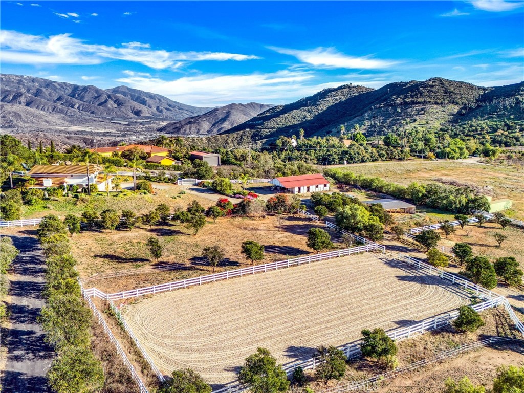 334 Rainbow Crest Road Fallbrook, CA 92028 - Photo 11 of 42 a view of a city