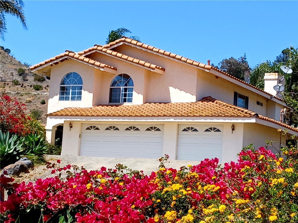 334 Rainbow Crest Road Fallbrook, CA 92028 - Photo 14 of 42 a front view of a house with a lot of flowers and trees