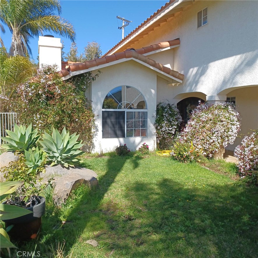 334 Rainbow Crest Road Fallbrook, CA 92028 - Photo 15 of 42 a front view of a house with garden