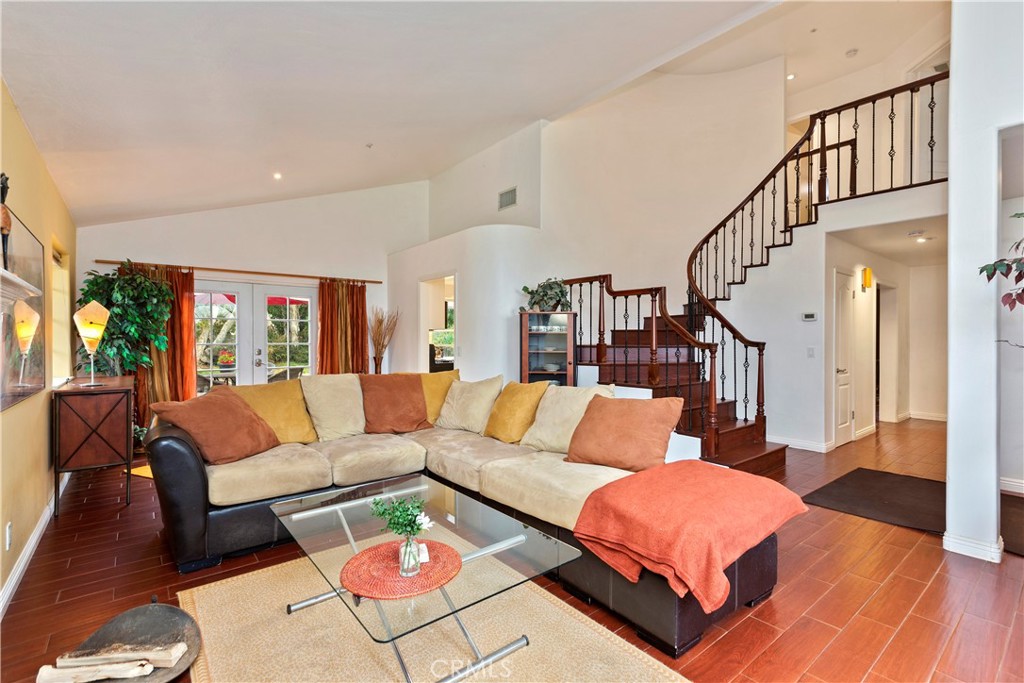 334 Rainbow Crest Road Fallbrook, CA 92028 - Photo 21 of 42 a living room with patio furniture and a rug