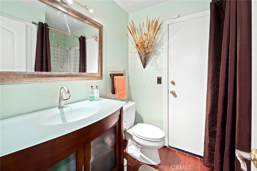 334 Rainbow Crest Road Fallbrook, CA 92028 - Photo 28 of 42 a bathroom with a sink a toilet and shower