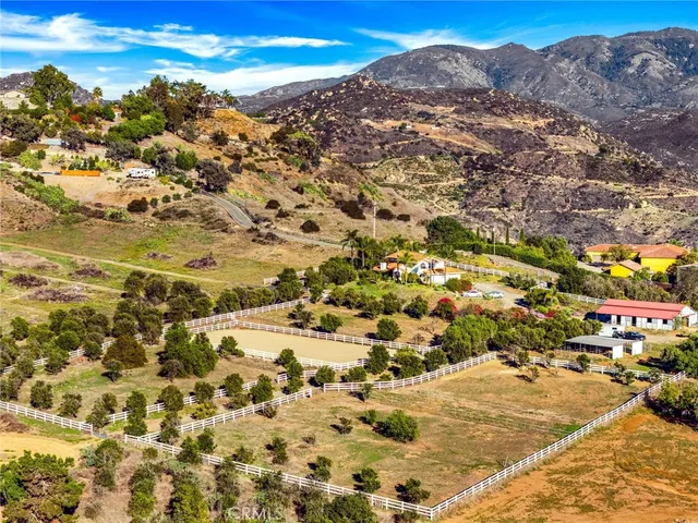 a view of residential houses with outdoor space