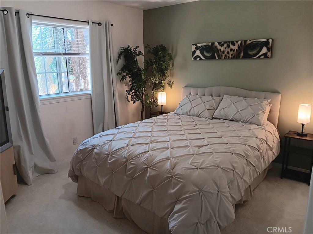 334 Rainbow Crest Road Fallbrook, CA 92028 - Photo 37 of 42 a bed sitting in a bedroom next to a window