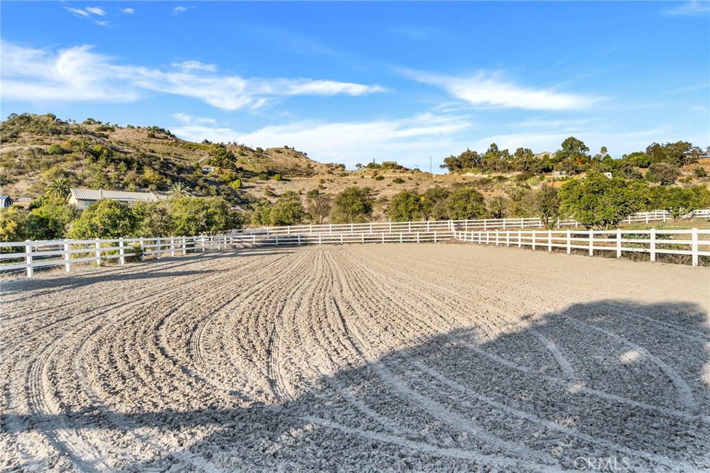 334 Rainbow Crest Road Fallbrook, CA 92028 - Photo 8 of 42 a view of an ocean