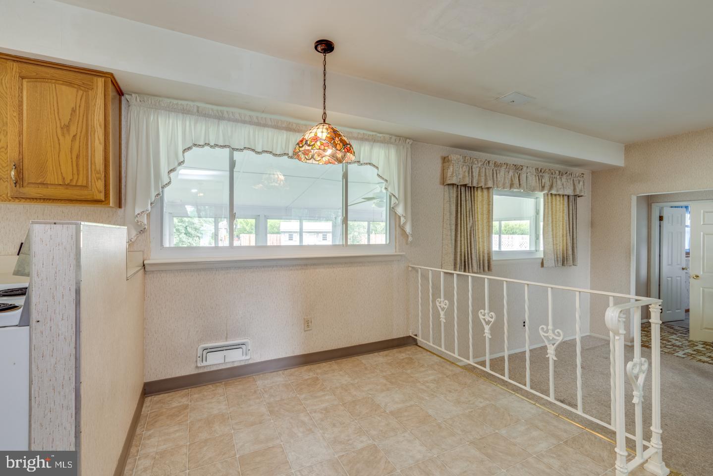7 Navy Drive Delran, NJ 08075 - Photo 15 of 36 Kitchen eat-in area