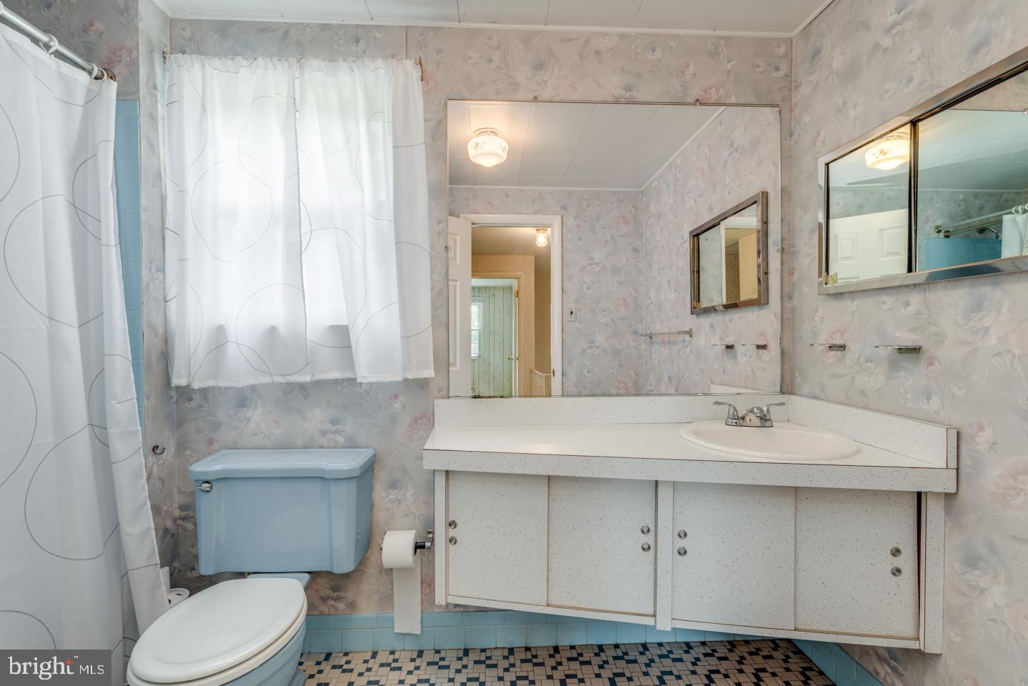 7 Navy Drive Delran, NJ 08075 - Photo 32 of 36 Main bathroom