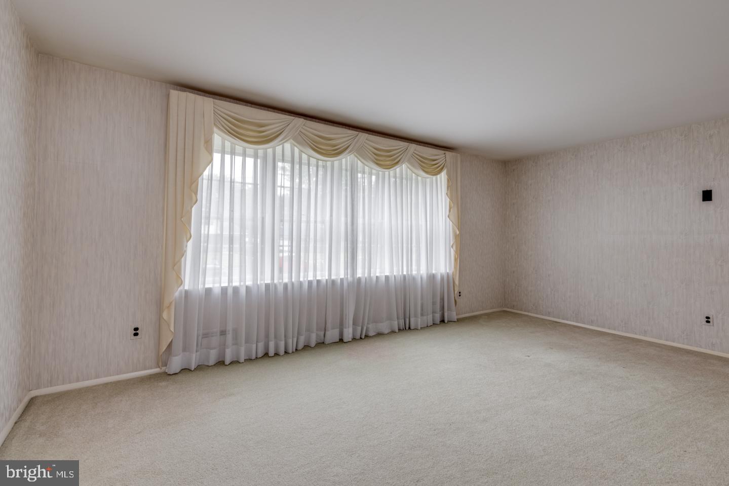 7 Navy Drive Delran, NJ 08075 - Photo 8 of 36 Living Room