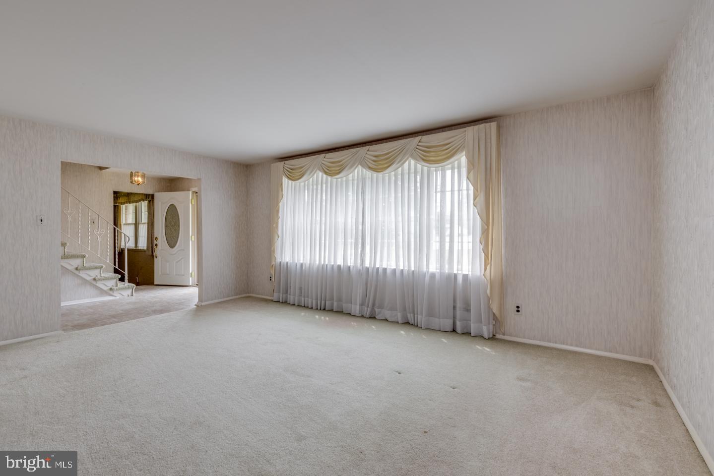 7 Navy Drive Delran, NJ 08075 - Photo 9 of 36 Living Room