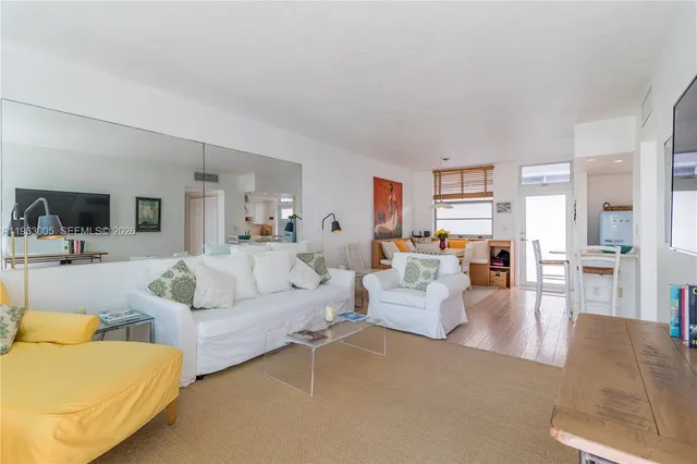 $3,950 | 301 Ocean Drive, Unit 306, Miami Beach, FL 33139