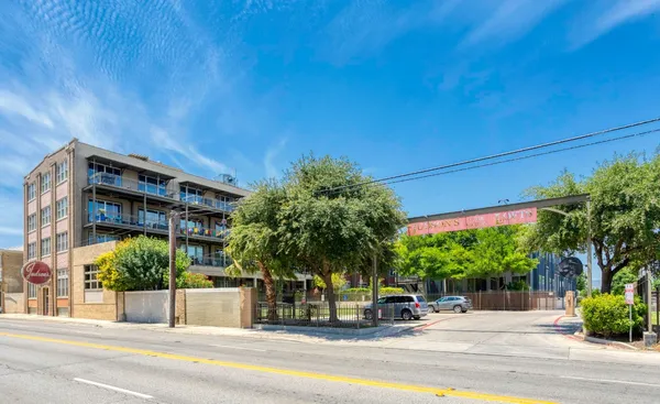 $2,500 | 831 South Flores Street, Unit 2201, San Antonio, TX 78204