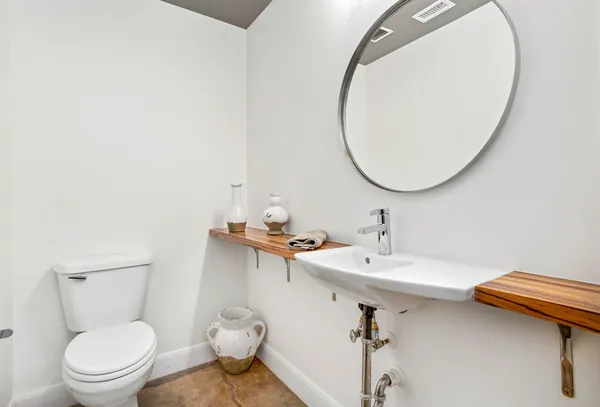 $2,500 | 831 South Flores Street, Unit 2201, San Antonio, TX 78204