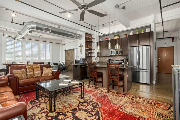 $2,500 | 831 South Flores Street, Unit 2201, San Antonio, TX 78204