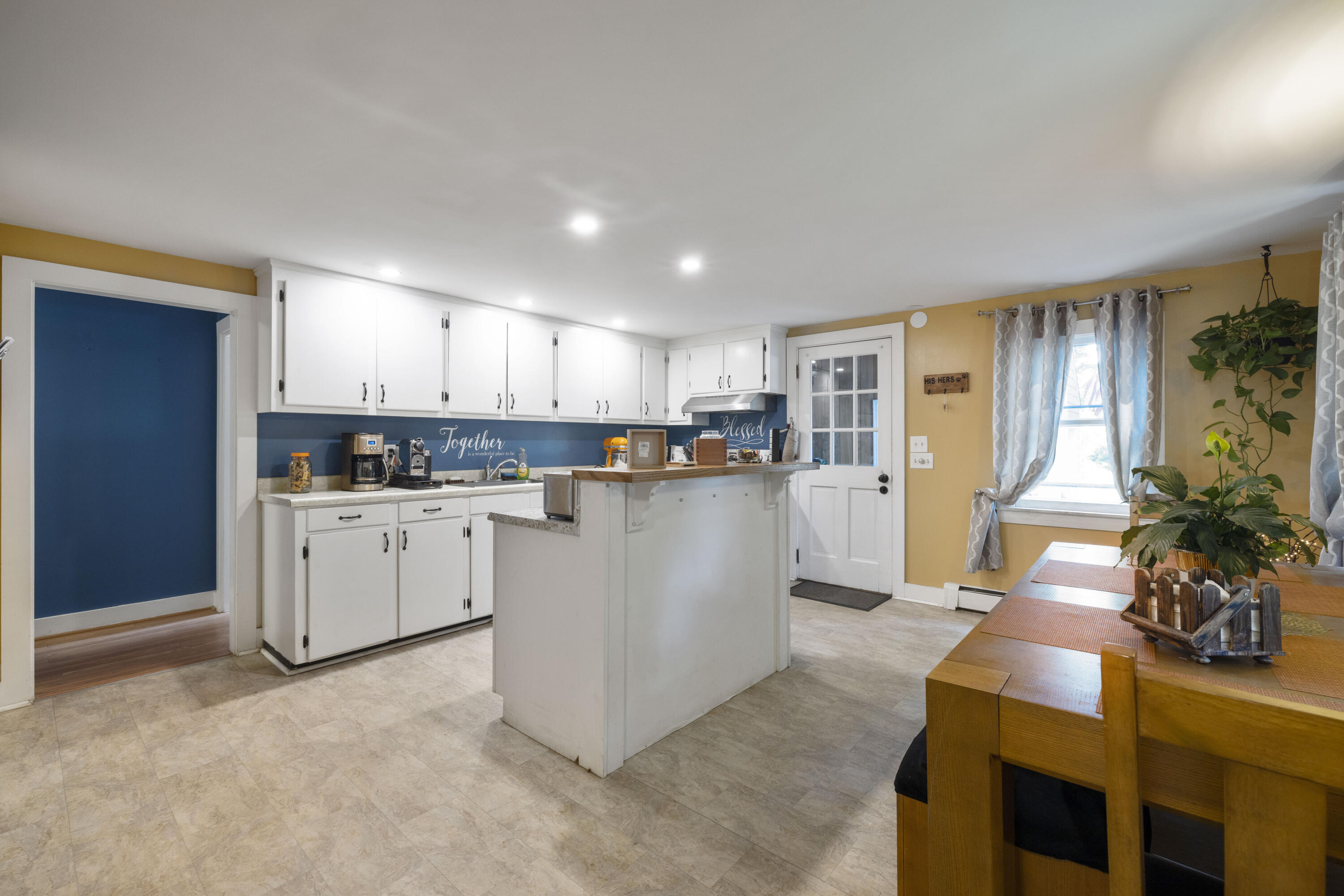 10 Hurricane Road Gorham, ME 04038 - Photo 7 of 38 Eat in kitchen