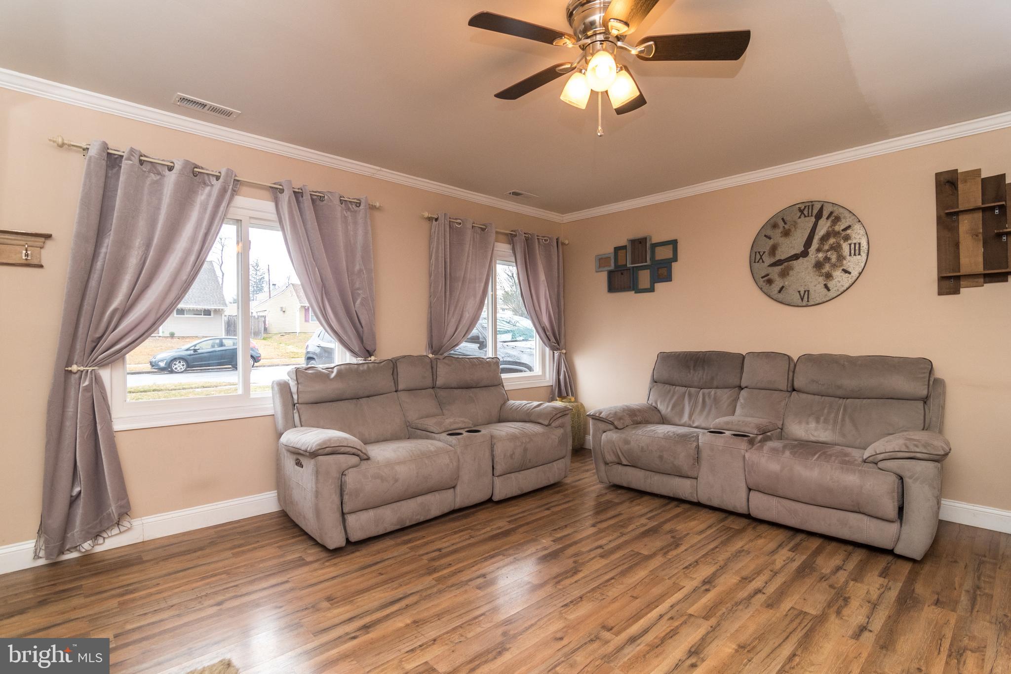 20 Violet Road Levittown, PA 19057 - Photo 3 of 41 Living Room