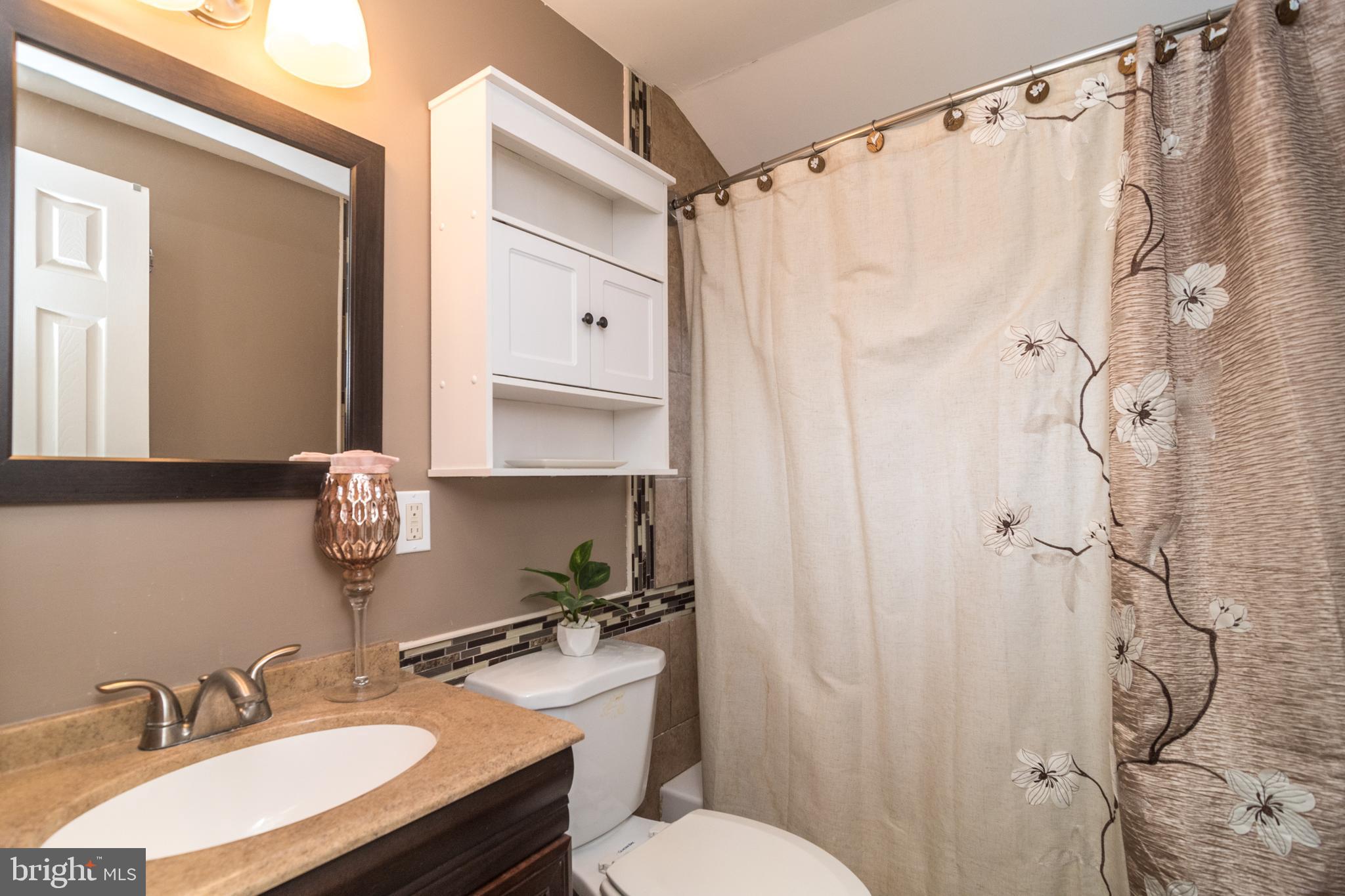 20 Violet Road Levittown, PA 19057 - Photo 26 of 41 2nd floor bathroom
