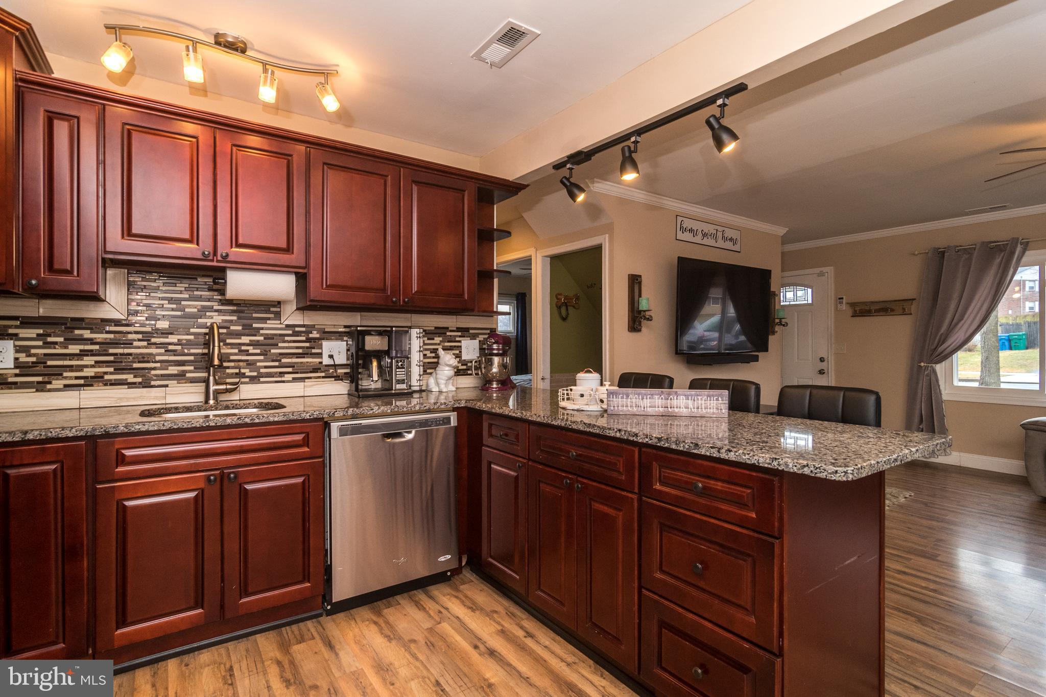 20 Violet Road Levittown, PA 19057 - Photo 7 of 41 Kitchen