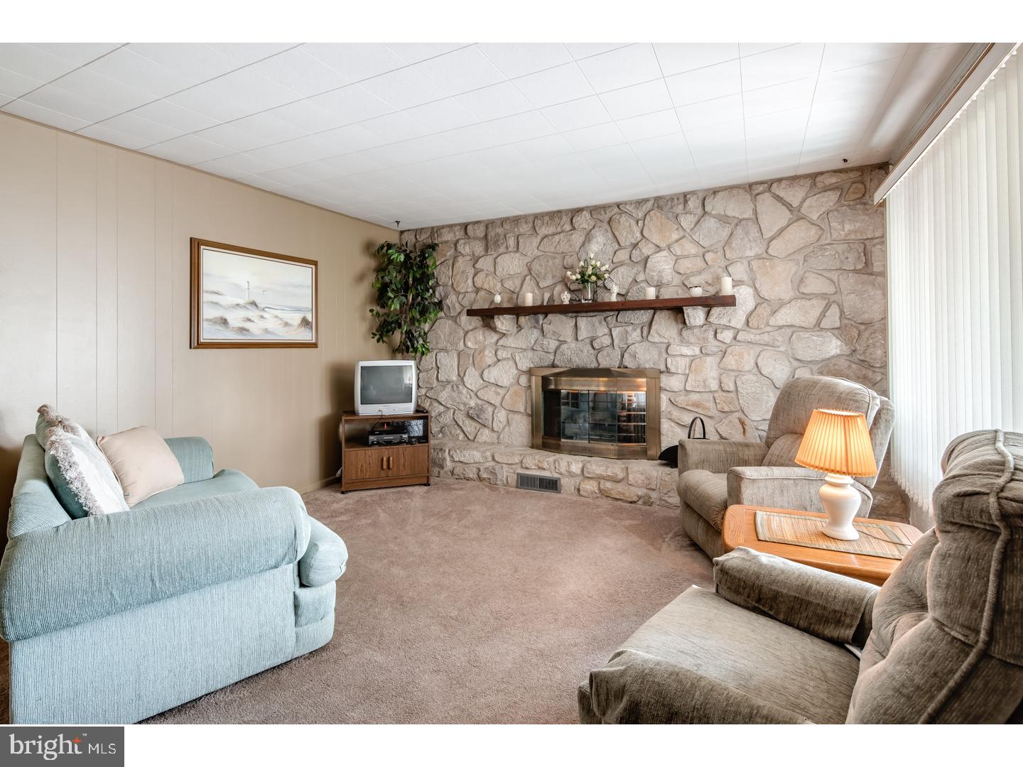 161 Wistar Road Fairless Hills, PA 19030 - Photo 16 of 21 Living Room