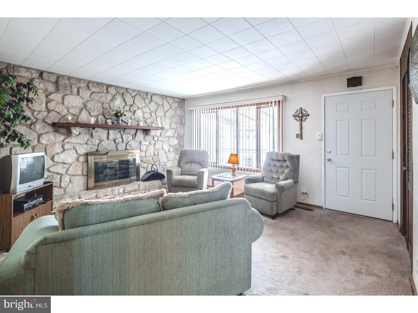 161 Wistar Road Fairless Hills, PA 19030 - Photo 7 of 21 Living Room