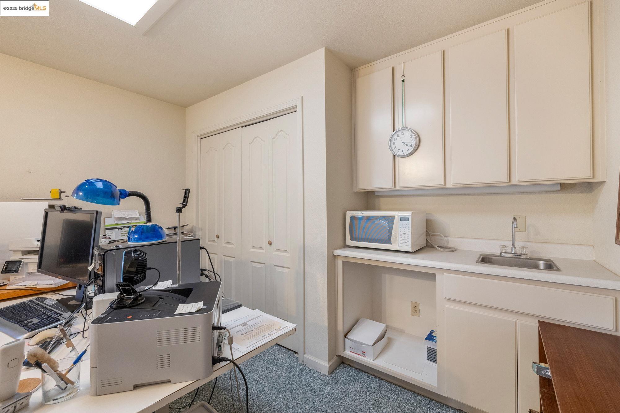 16641 Buckhorn Mountain Road Sonora, CA 95370 - Photo 23 of 44 Office space with a sink and light colored carpet