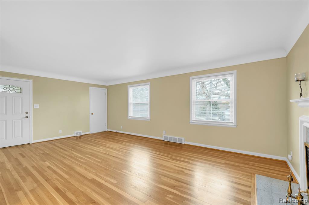 857 Harcourt Road Grosse Pointe, MI 48230 - Photo 8 of 33