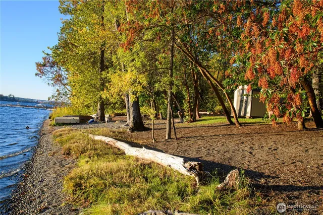 $499,000 | 35753001 East Lake Sammamish Parkway, Sammamish, WA 98074