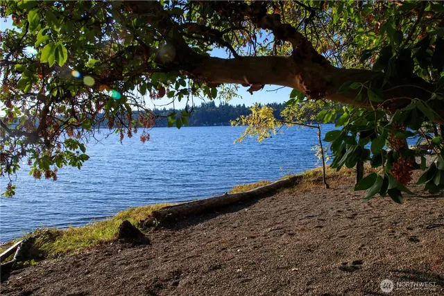 $499,000 | 35753001 East Lake Sammamish Parkway, Sammamish, WA 98074