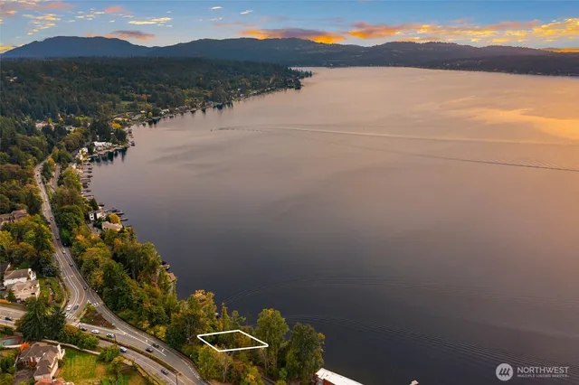 $499,000 | 35753001 East Lake Sammamish Parkway, Sammamish, WA 98074