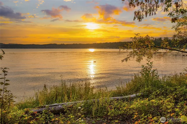 $499,000 | 35753001 East Lake Sammamish Parkway, Sammamish, WA 98074