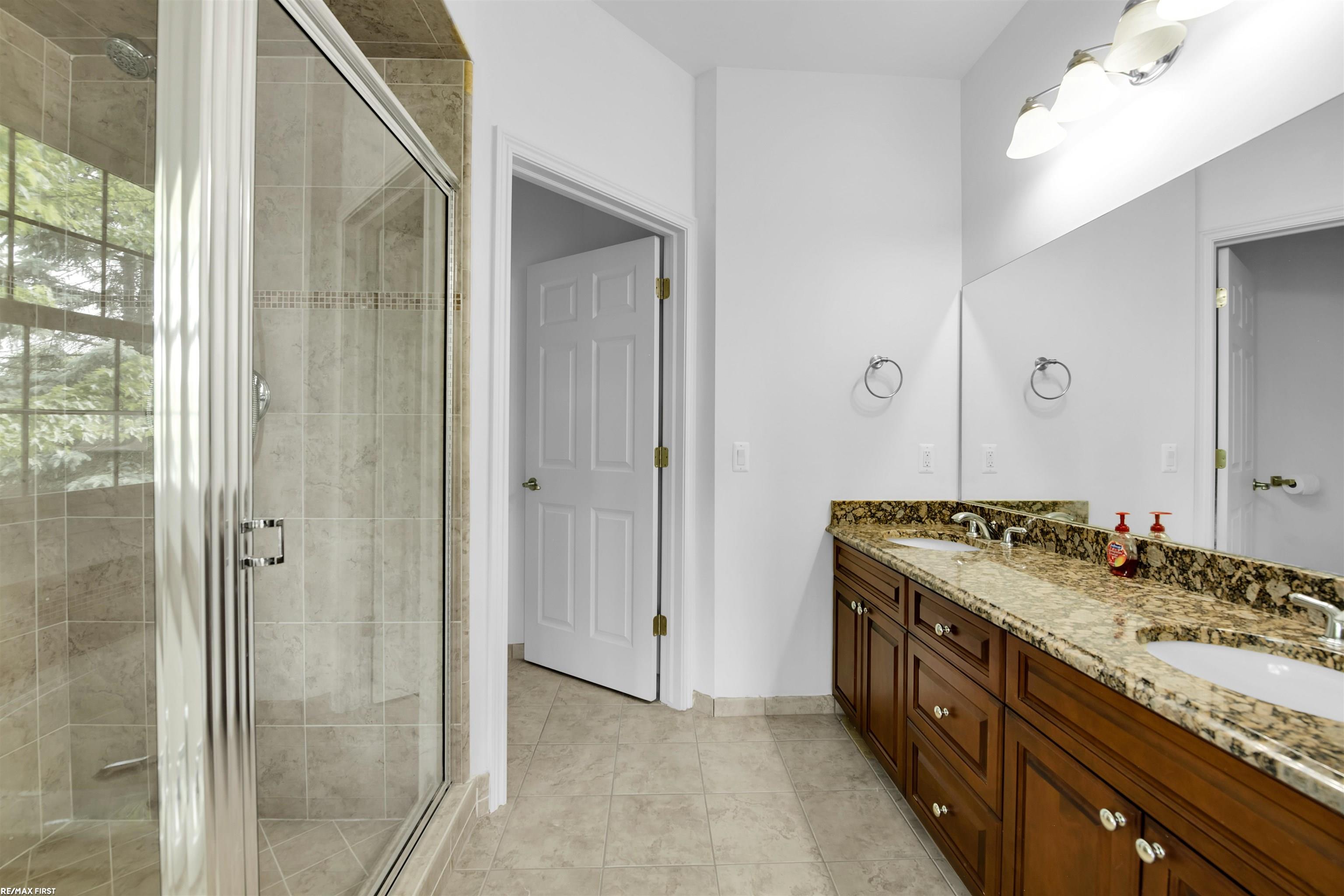 2755 Castlemartin Court Rochester, MI 48306 - Photo 12 of 36 50143270-c78e4709-47c6-4fdd-8f87-0bb3c273c594.JPG