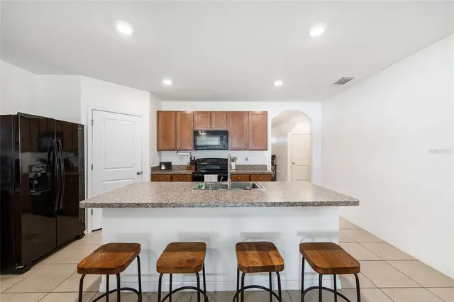a view of a livingroom with furniture