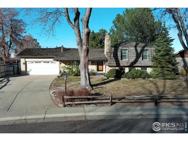 a view of a yard with an outdoor space