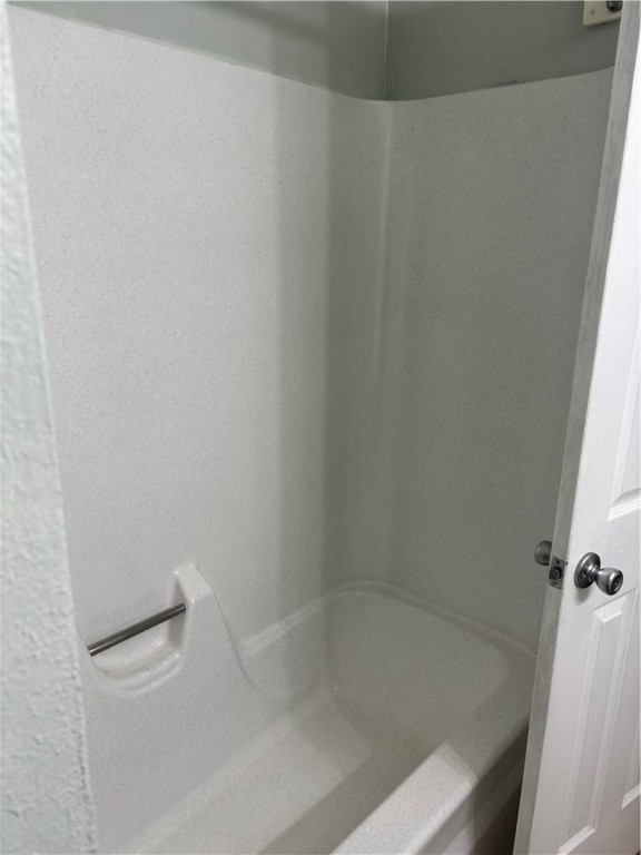 3208 Bimini Drive Corpus Christi, TX 78418 - Photo 9 of 14 a close up of a bathtub